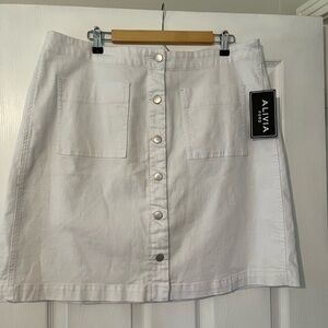 Women’s White Button Front Skirt